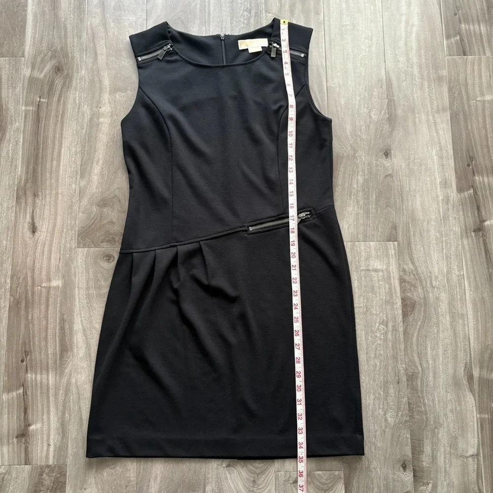 MICHAEL KORS Black Sleeveless Sheath Dress Zipper Detail Pleated Size 8‎